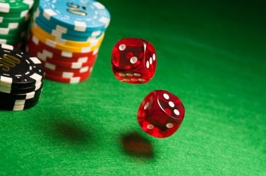 Interface aplikasi Allbet di mutu77 menampilkan meja live dealer dengan streaming video
